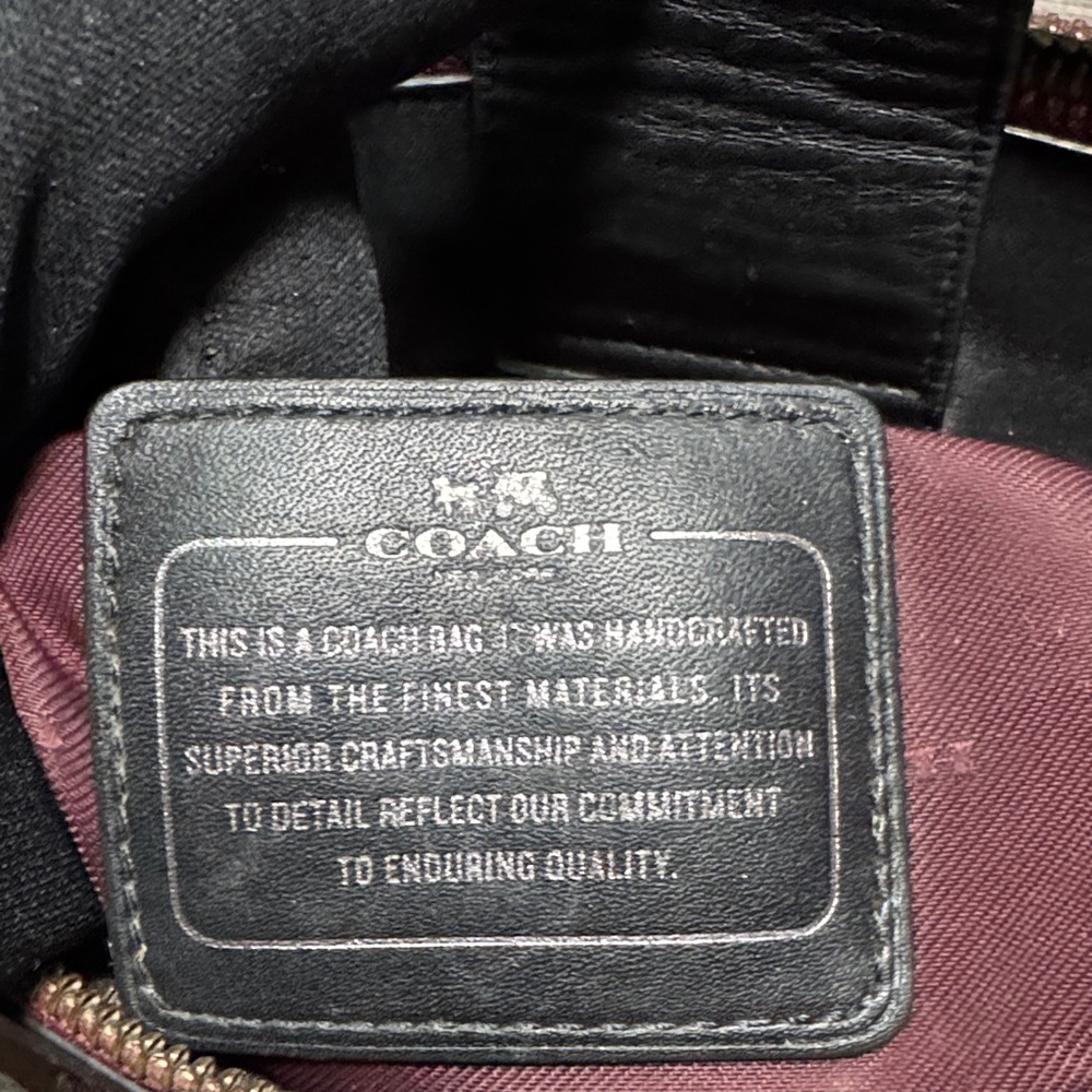 Coach Stanton Carryall 26 in metallic pebbled leather. - Picture 10 of 15